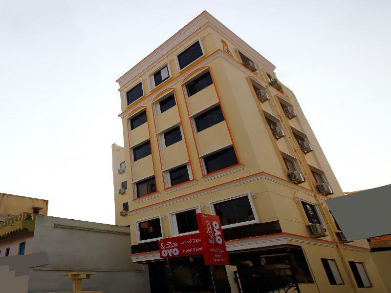 Capital O Hotel Vaishnavi Secunderabad Bagian luar foto