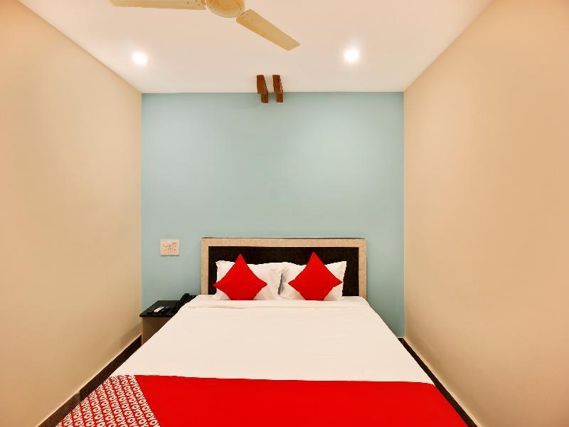 Capital O Hotel Vaishnavi Secunderabad Bagian luar foto