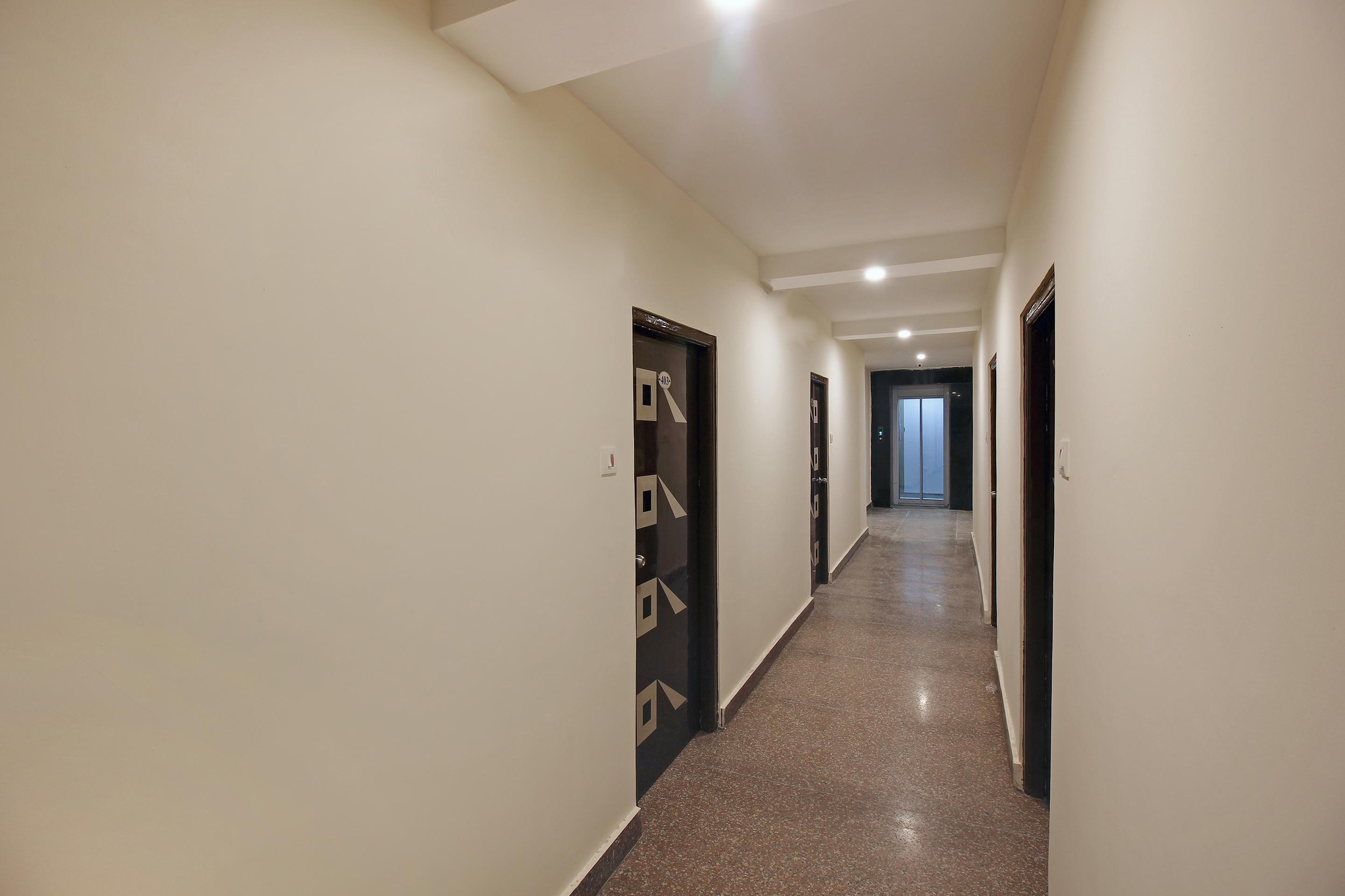 Capital O Hotel Vaishnavi Secunderabad Bagian luar foto