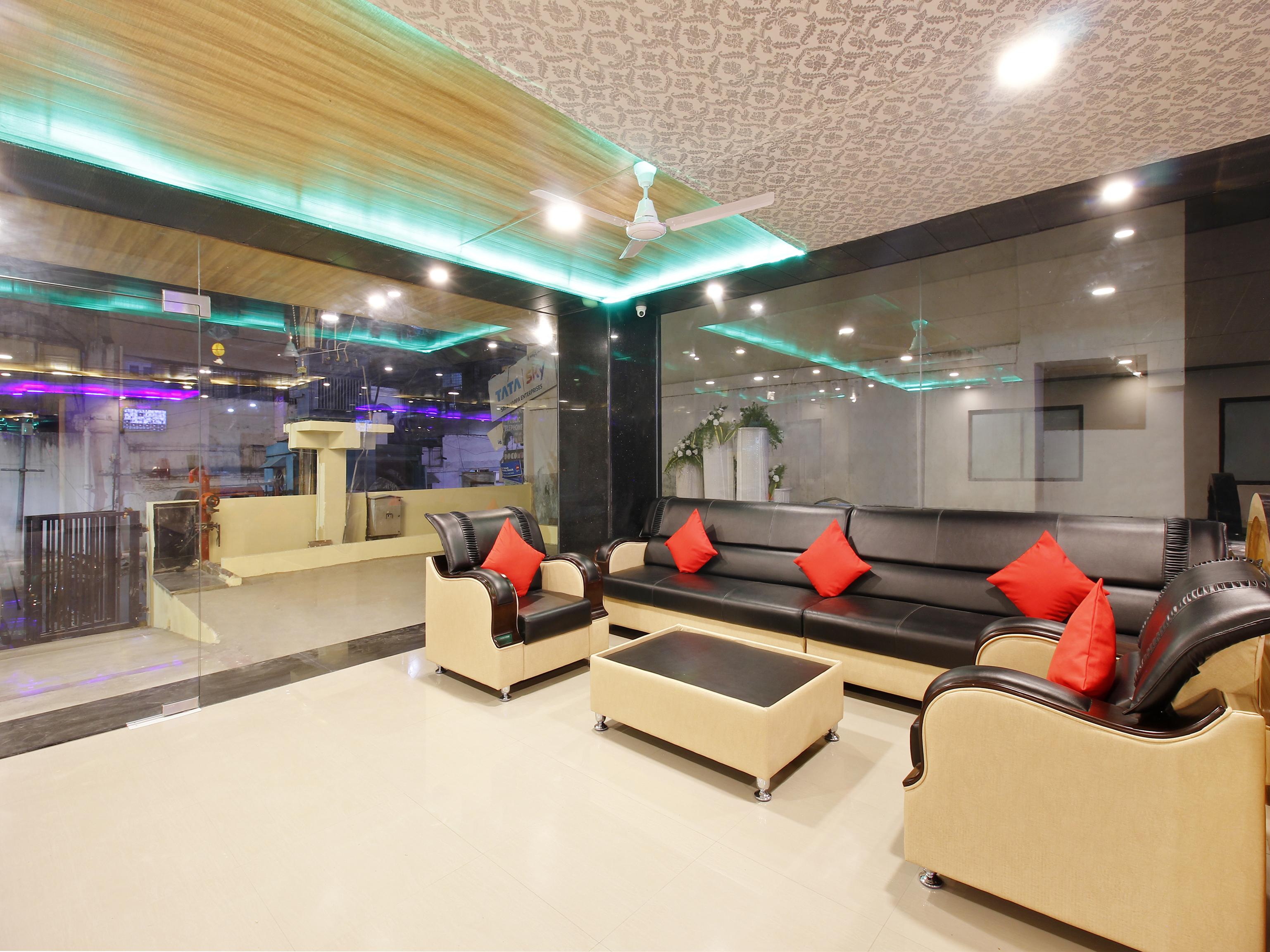 Capital O Hotel Vaishnavi Secunderabad Bagian luar foto