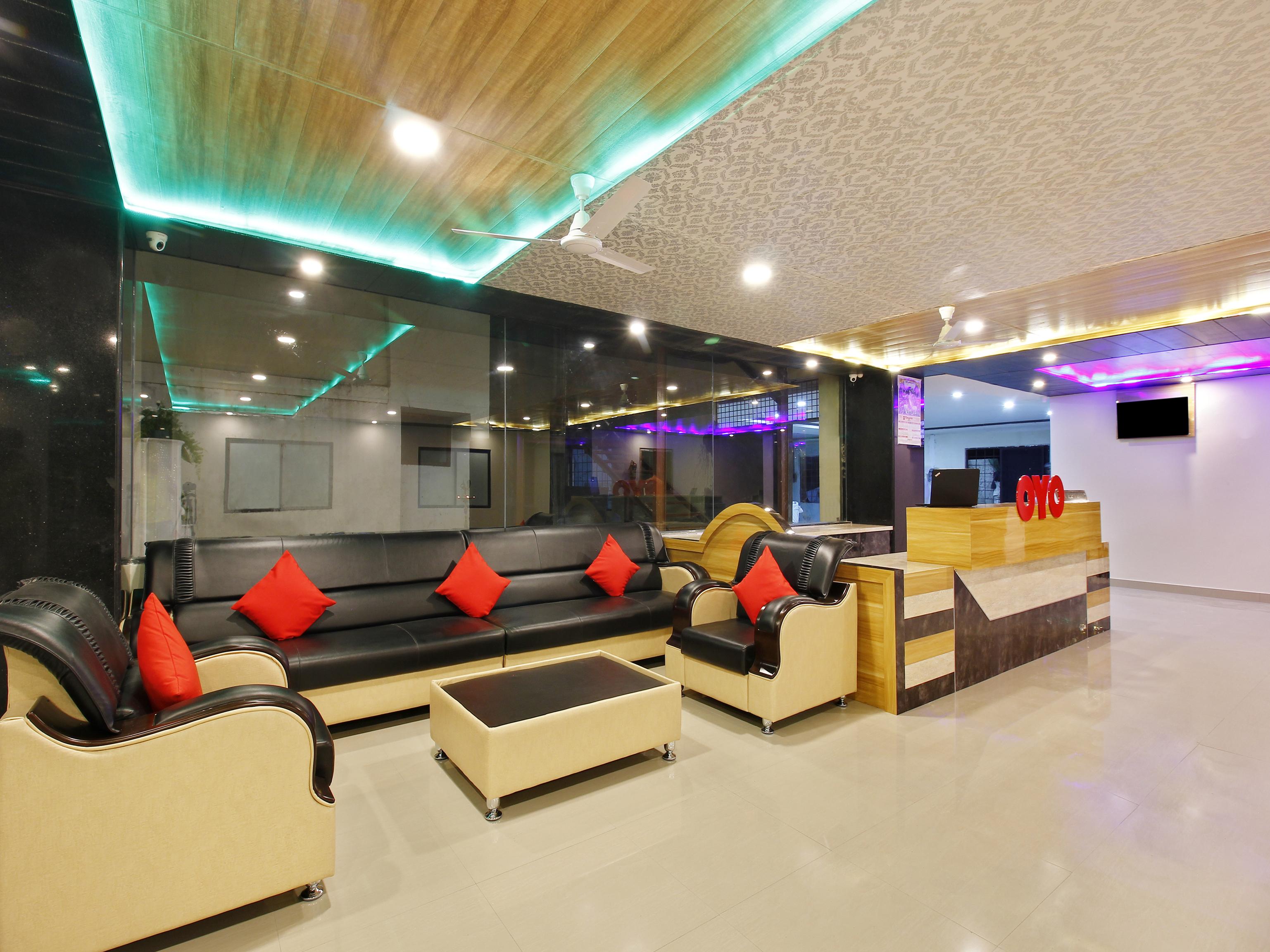 Capital O Hotel Vaishnavi Secunderabad Bagian luar foto