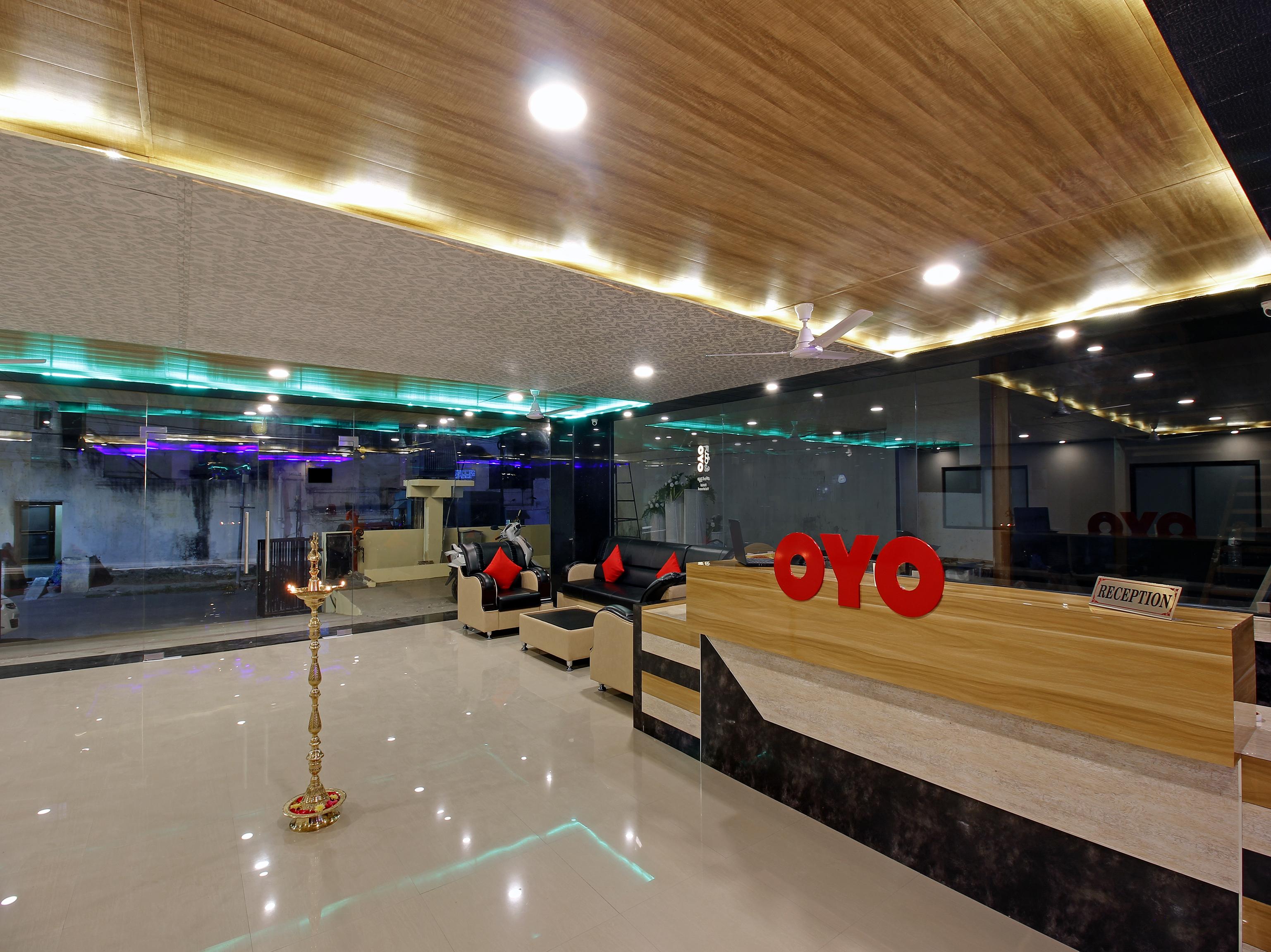 Capital O Hotel Vaishnavi Secunderabad Bagian luar foto